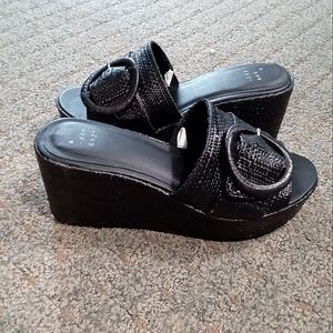 Black wedge size 6